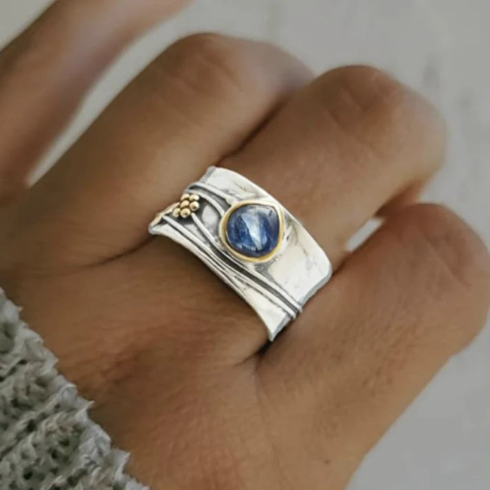 Anillo Vintage Plateado con Zafiro Azul