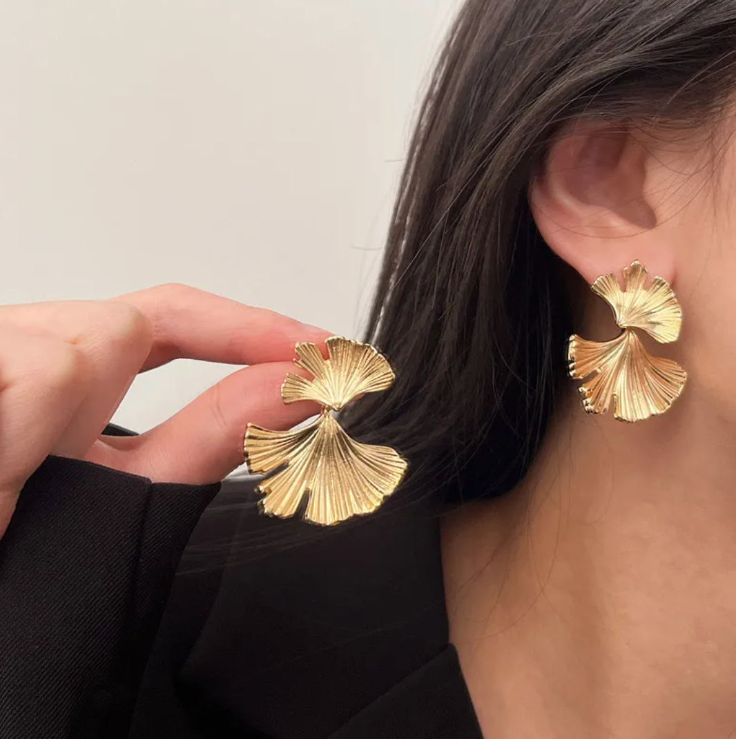 Aretes Ginkgo biloba dorados de 18 quilates