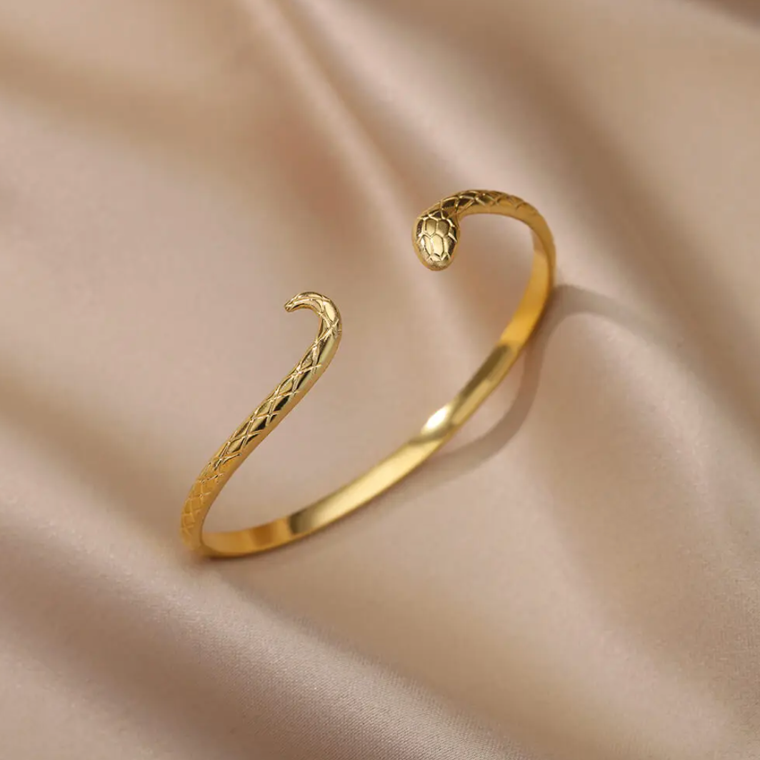 Pulsera serpiente chapada en oro de 18 quilates