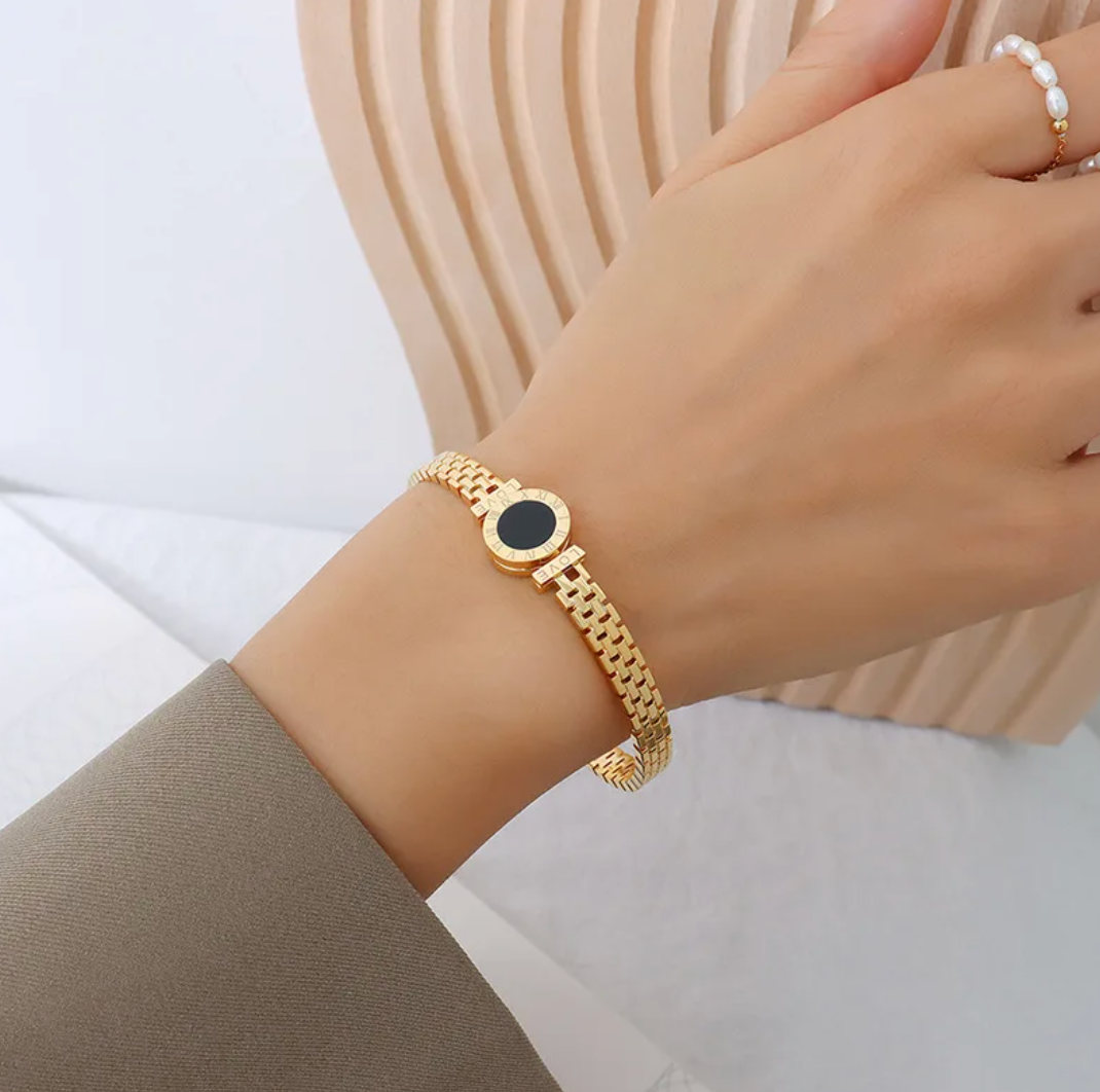 Elegante pulsera de amor dorada de 18 quilates