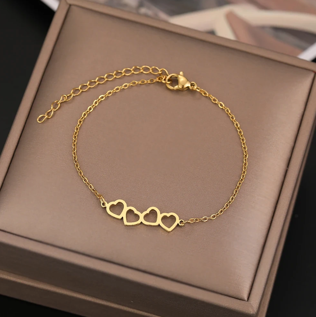 Pulsera chapada en oro de 18 quilates con 4 corazones