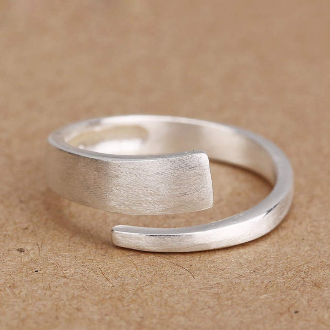 Anillo Ajustable Minimalista de Plata 925