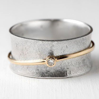 Anillo de Zirconia en Plata Vintage con Línea Dorada