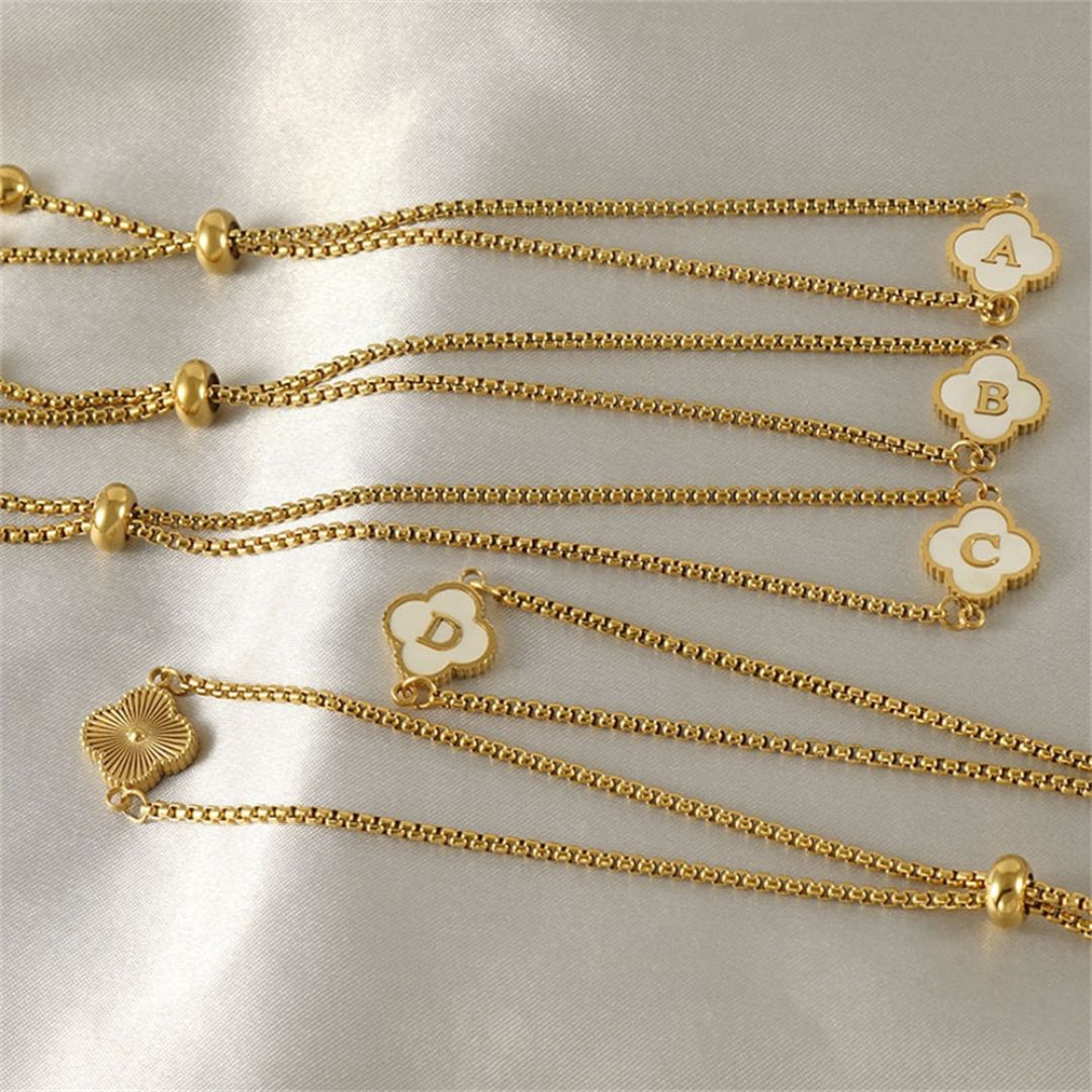 Pulsera personalizada con inicial en forma de trébol