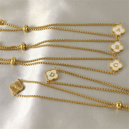 Pulsera personalizada con inicial en forma de trébol