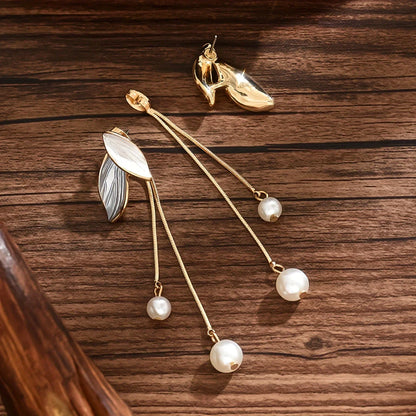 Pendientes Elegantes con Forma de Hoja y Perlas