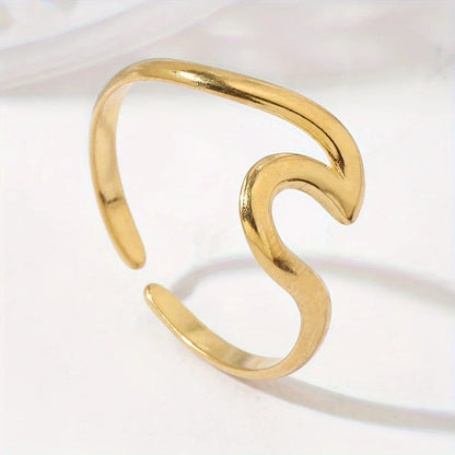 Anillo Ajustable con Diseño de Onda en Oro
