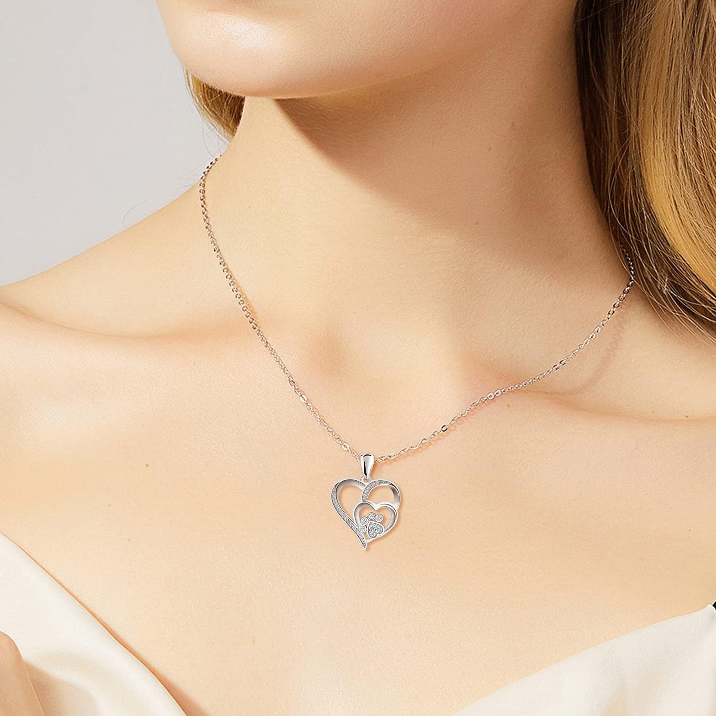Collar de Pata y Corazón en Plata de Ley con Zirconia