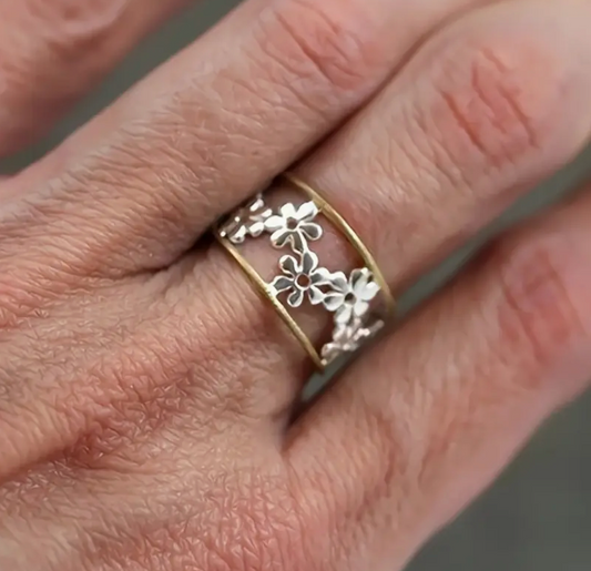 Exquisito diseño vintage de Joyería Emmaille Blumenring