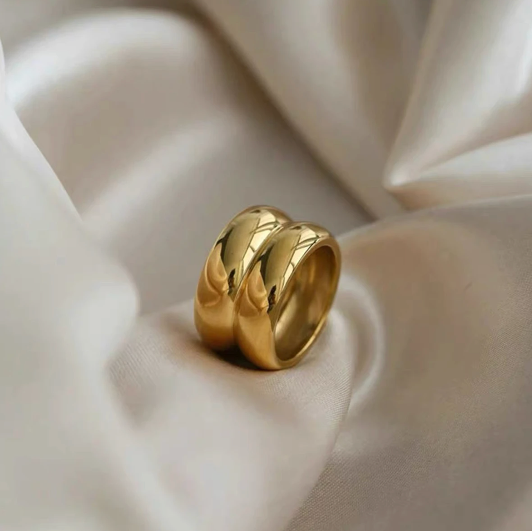 Anillo doble clásico chapado en oro de 18 quilates