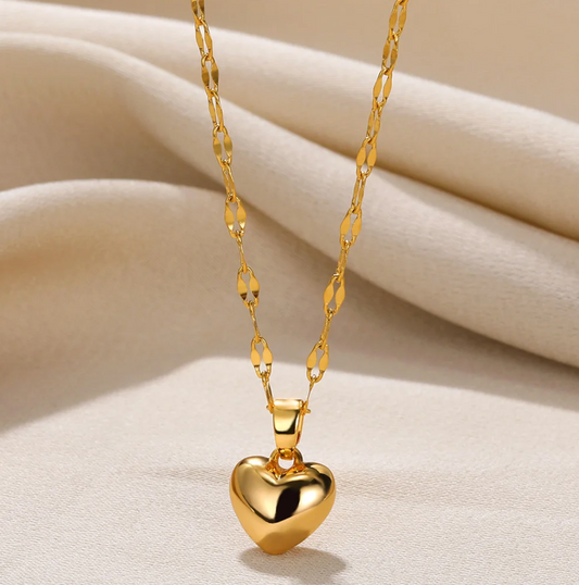 Collar 3D chapado en oro de 18 quilates con corazón sólido