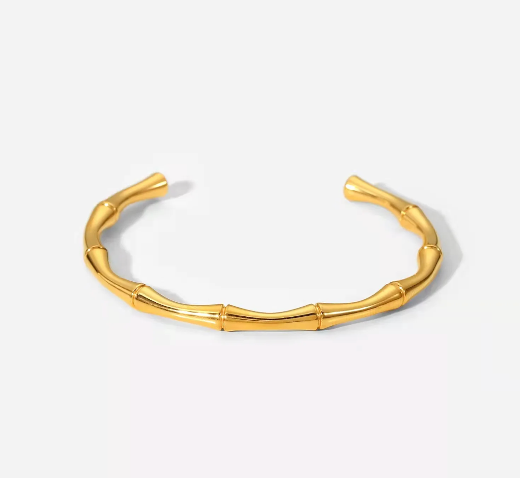 Pulsera estilo rama de bosque chapada en oro de 18 quilates
