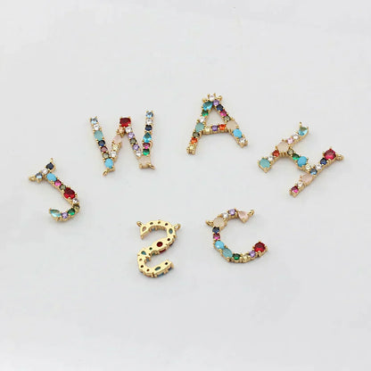 Collar con iniciales y piedras preciosas doradas de 18 quilates