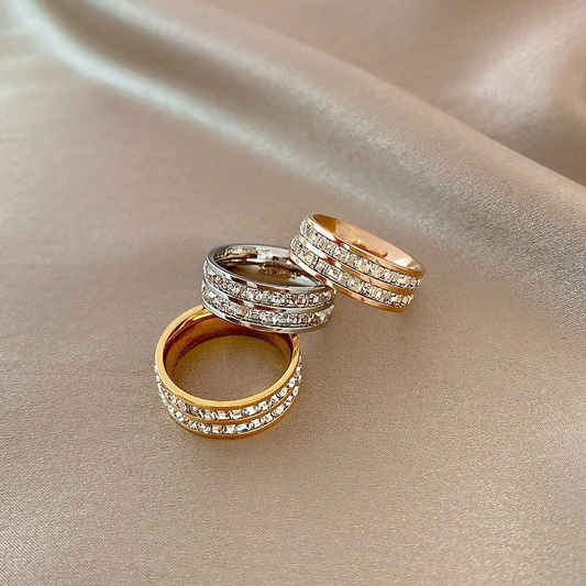 Anillo Vintage dorado con Circonitas