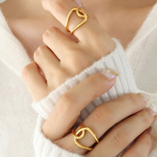 Anillo de nudo dorado Alina