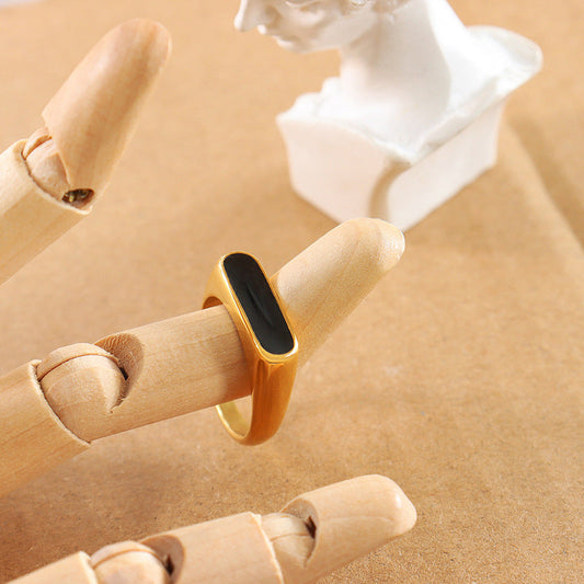 Anillo de ónix dorado Brenda