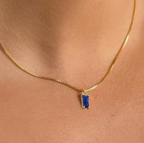 Collar minimalista de colgante de zafiro | Oro Blanco