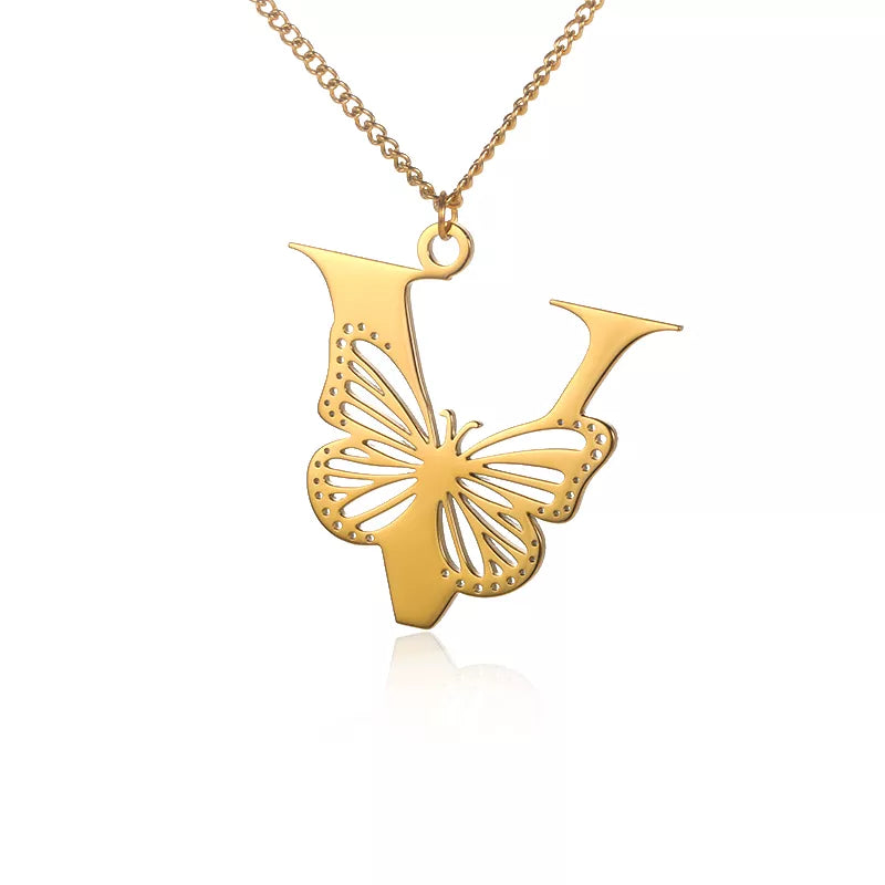 Cadena de iniciales dorada de 18 quilates con elegante mariposa