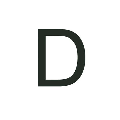 Cadena moderna dorada de 18 quilates con iniciales y candado