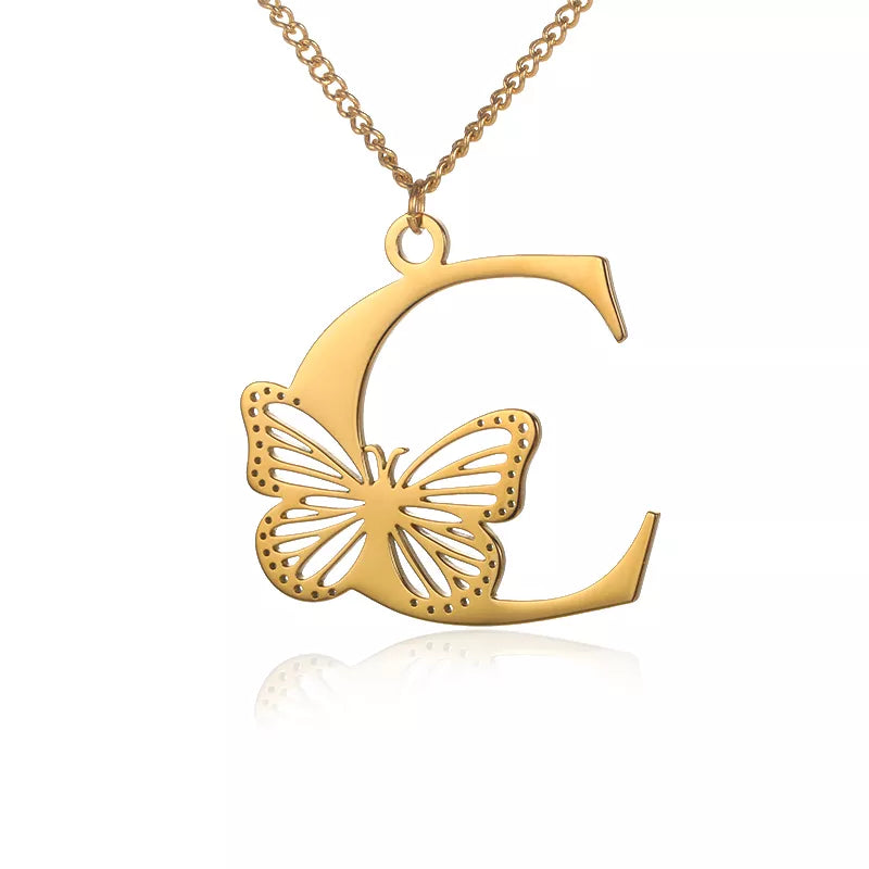 Cadena de iniciales dorada de 18 quilates con elegante mariposa