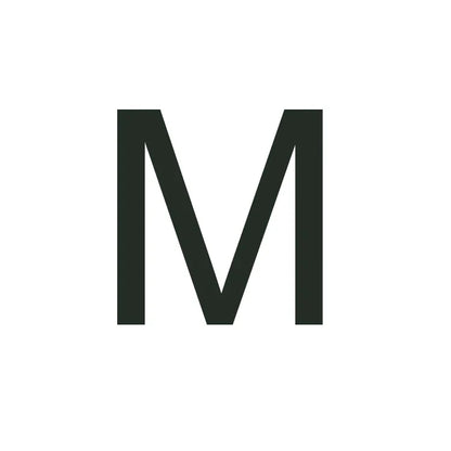 Cadena moderna dorada de 18 quilates con iniciales y candado