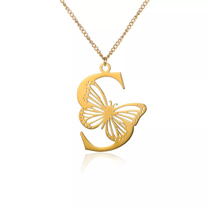 Cadena de iniciales dorada de 18 quilates con elegante mariposa