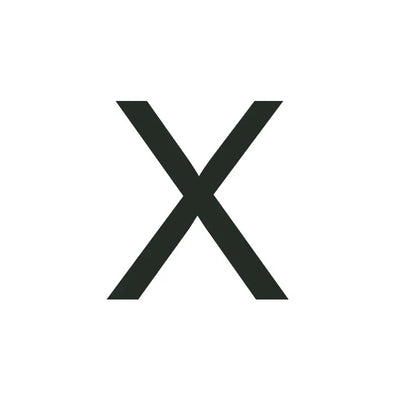 Cadena moderna dorada de 18 quilates con iniciales y candado