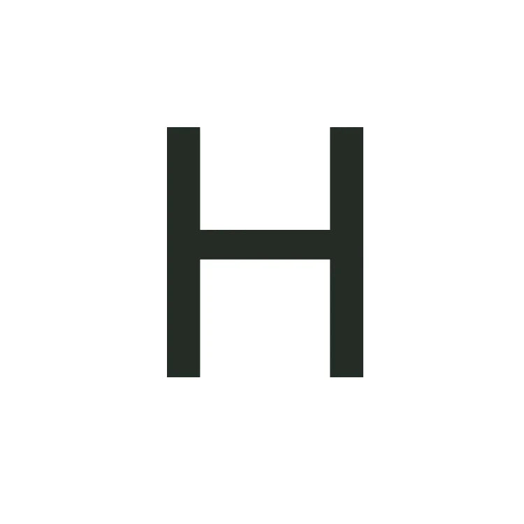 Cadena moderna dorada de 18 quilates con iniciales y candado