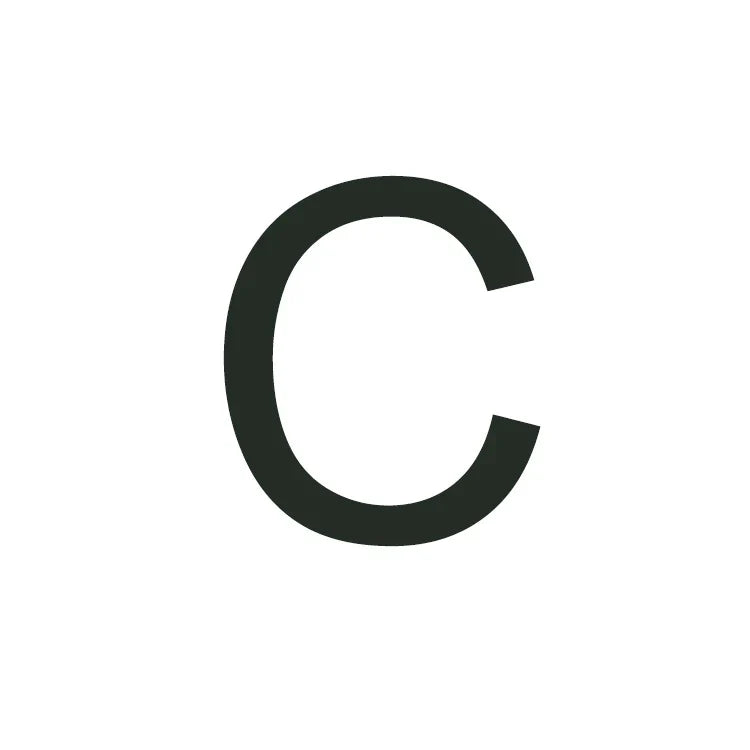 Cadena moderna dorada de 18 quilates con iniciales y candado