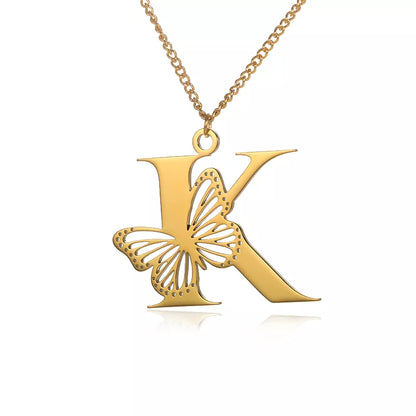 Cadena de iniciales dorada de 18 quilates con elegante mariposa