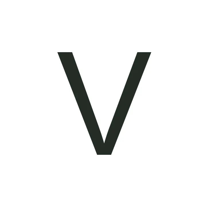 Cadena moderna dorada de 18 quilates con iniciales y candado