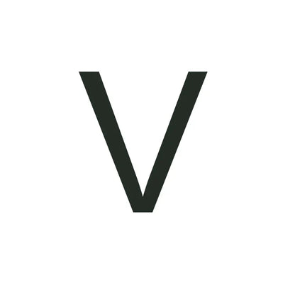 Cadena moderna dorada de 18 quilates con iniciales y candado