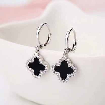 Pendientes de trébol de cuatro hojas chapados en oro