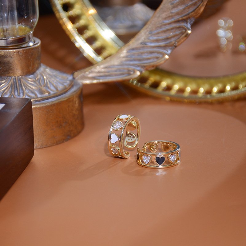 Anillo abierto de corazón con circonitas incrustadas