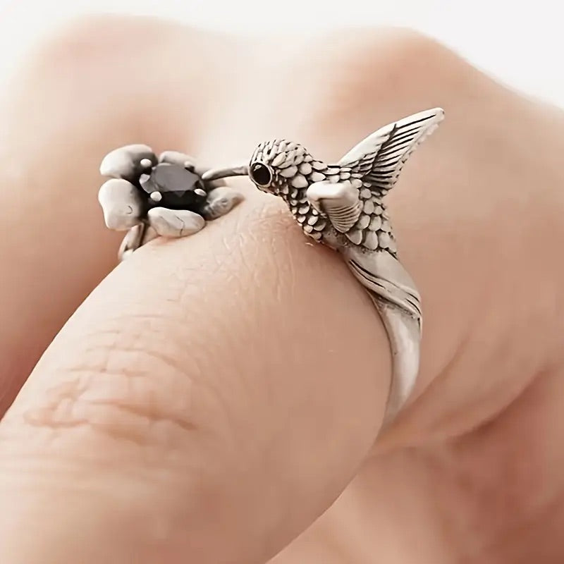 Anillo de Colibrí y Flor