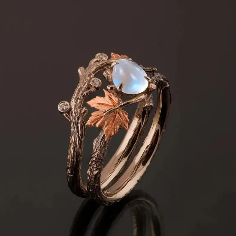Anillo de piedra lunar naturaleza