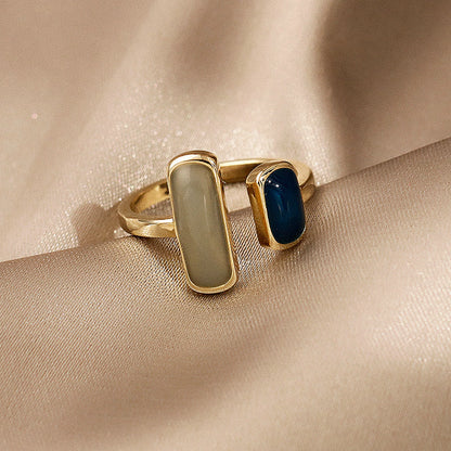 Anillo Vintage dorado con Ópalo Azul