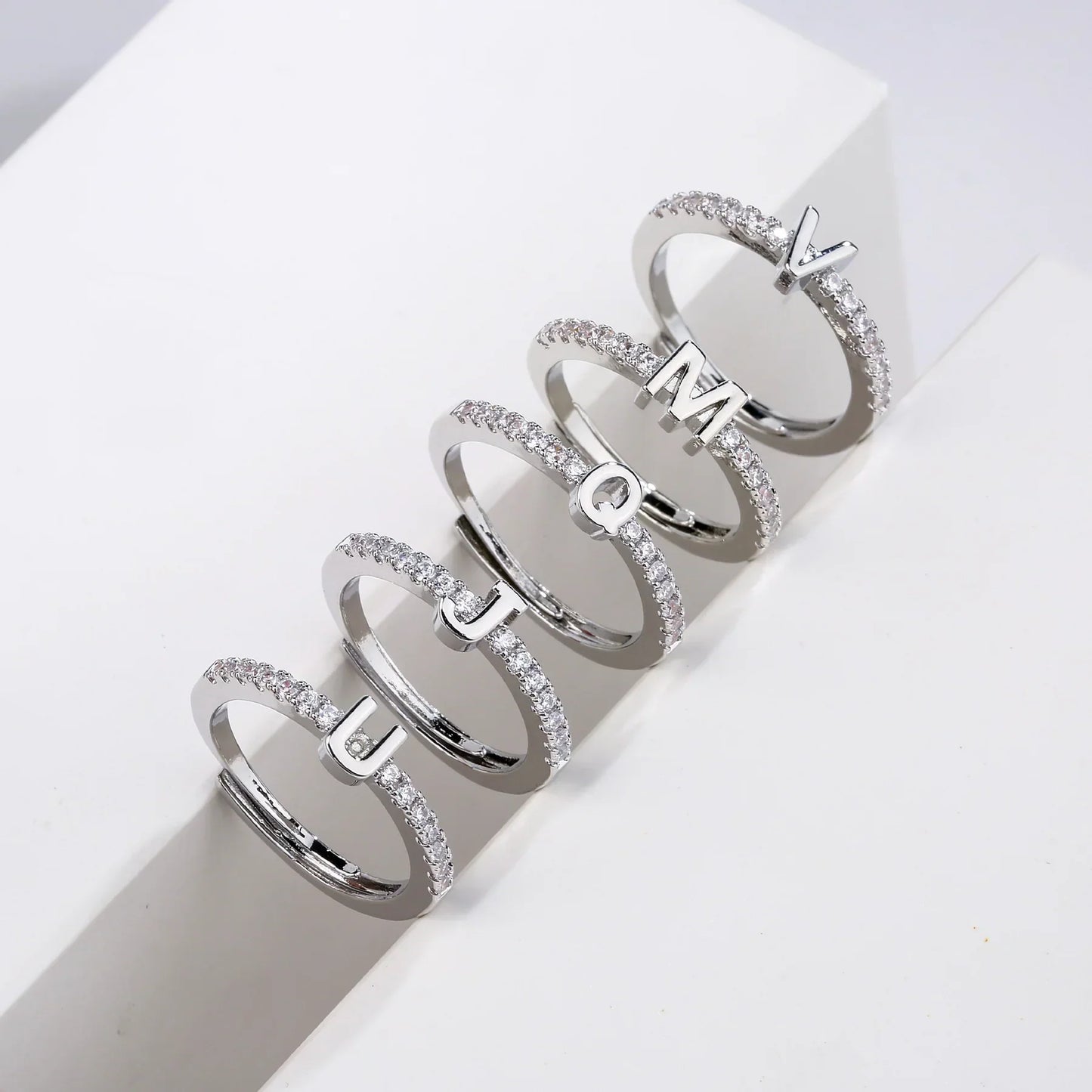 Anillo personalizable ajustable con inicial